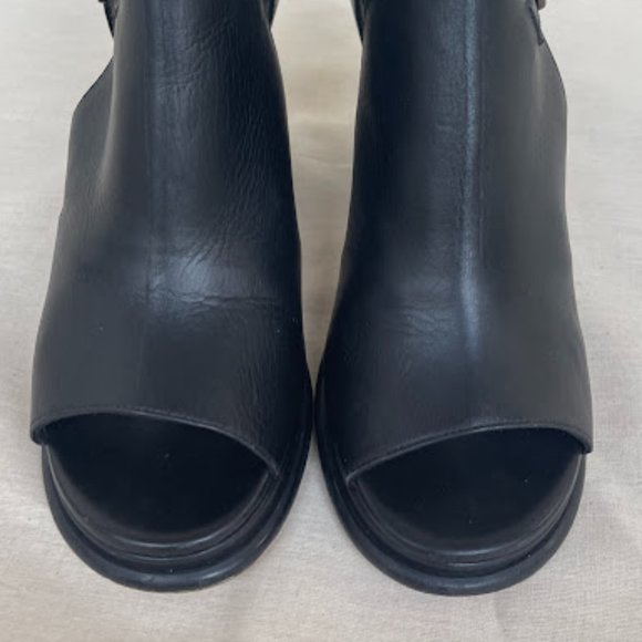 Robert Clergerie Paris Black Leather Heeled Bootie - Picture 6 of 8